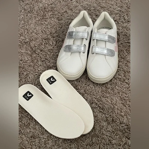 VEJA Esplar Velcro (Big Kid) NEW